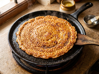Arubatham Kuruvai dosa served with chutney